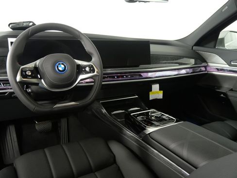 Used 2025 BMW i7 eDrive50 image 17