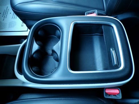 Used 2023 Chrysler Pacifica Touring-L image 31