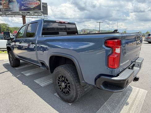 Used 2024 Chevrolet Silverado 2500 ZR2 w/ Technology Package AWD/4WD image 7