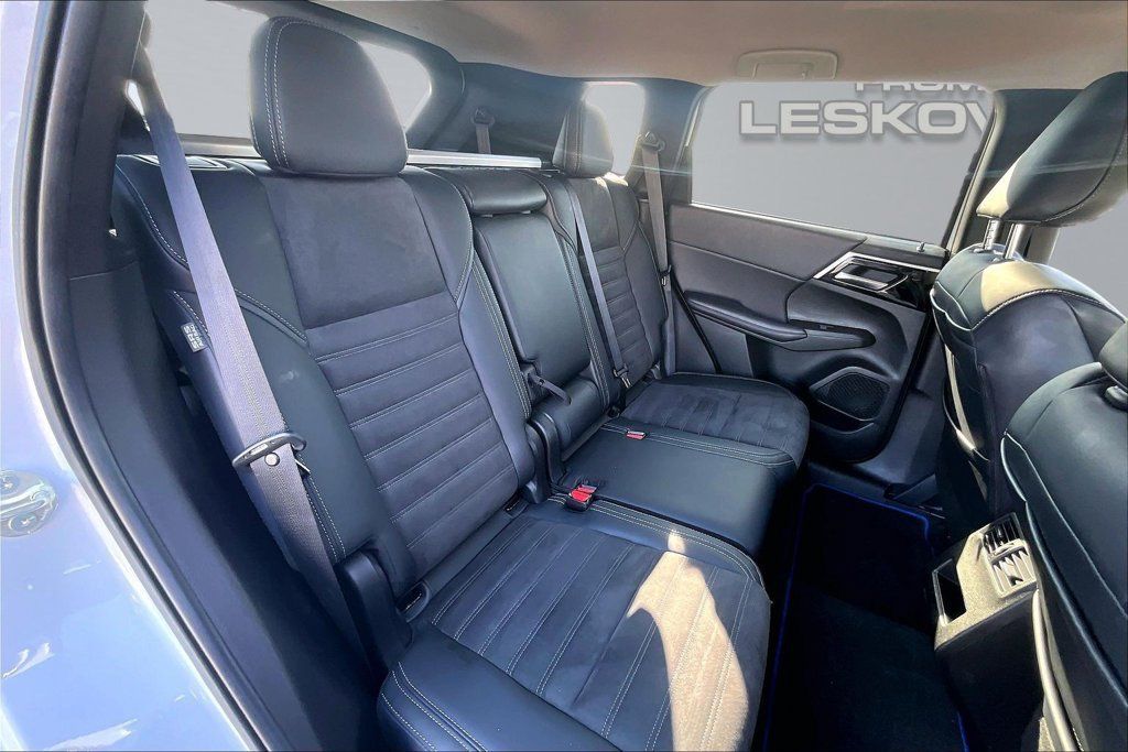 Used 2024 Mitsubishi Outlander 4WD Plug-In Hybrid image 26