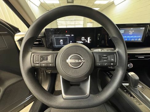 Used 2025 Nissan Kicks S AWD/4WD image 31