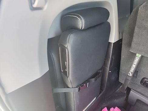 Used 2017 Toyota Sienna SE Premium FWD image 12