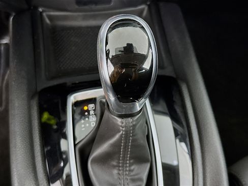 Used 2020 Nissan Rogue S image 19