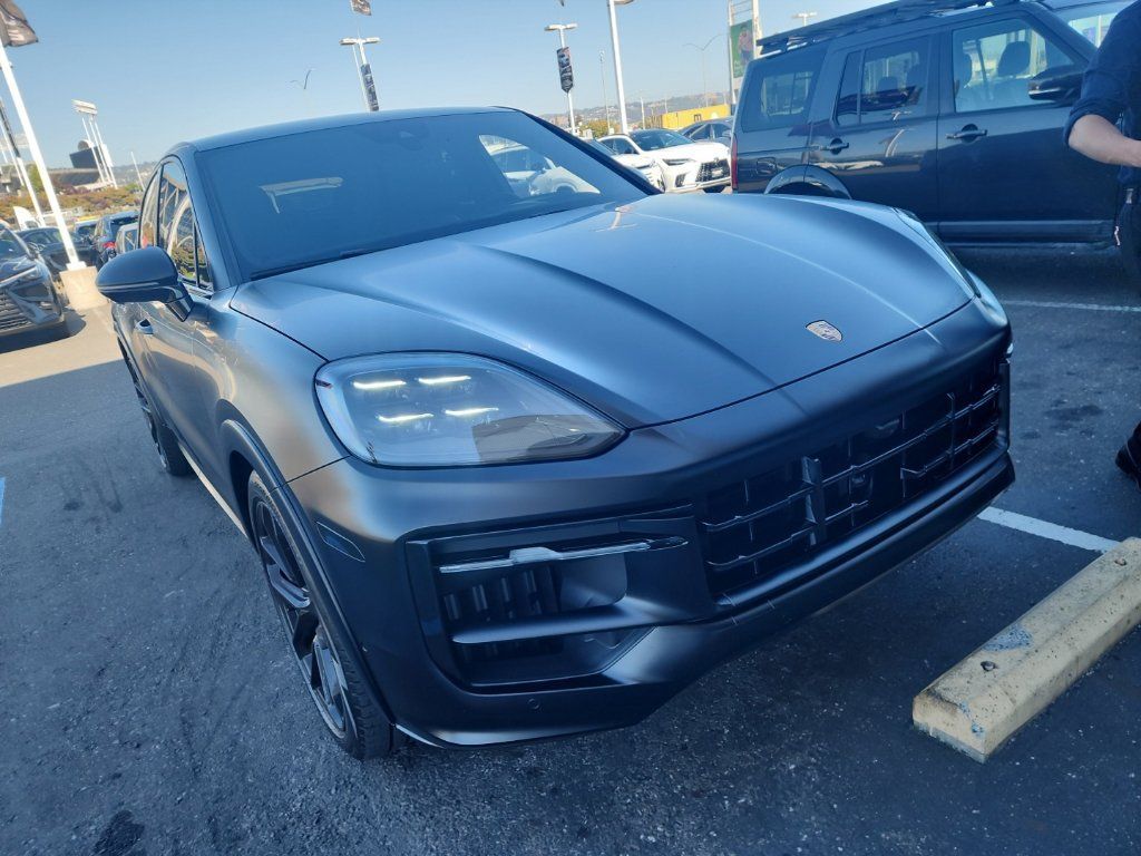 Used 2026 Porsche Cayenne GTS AWD/4WD image 2