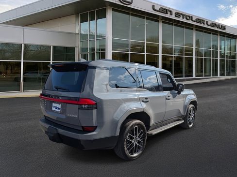 Used 2024 Lexus GX 550 w/ Accessory Package (Z1) image 3