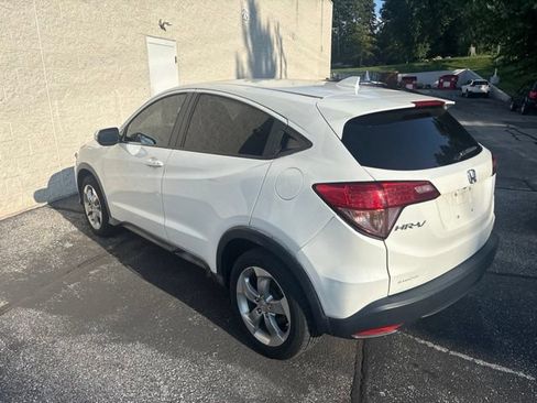 Used 2017 Honda HR-V EX image 3