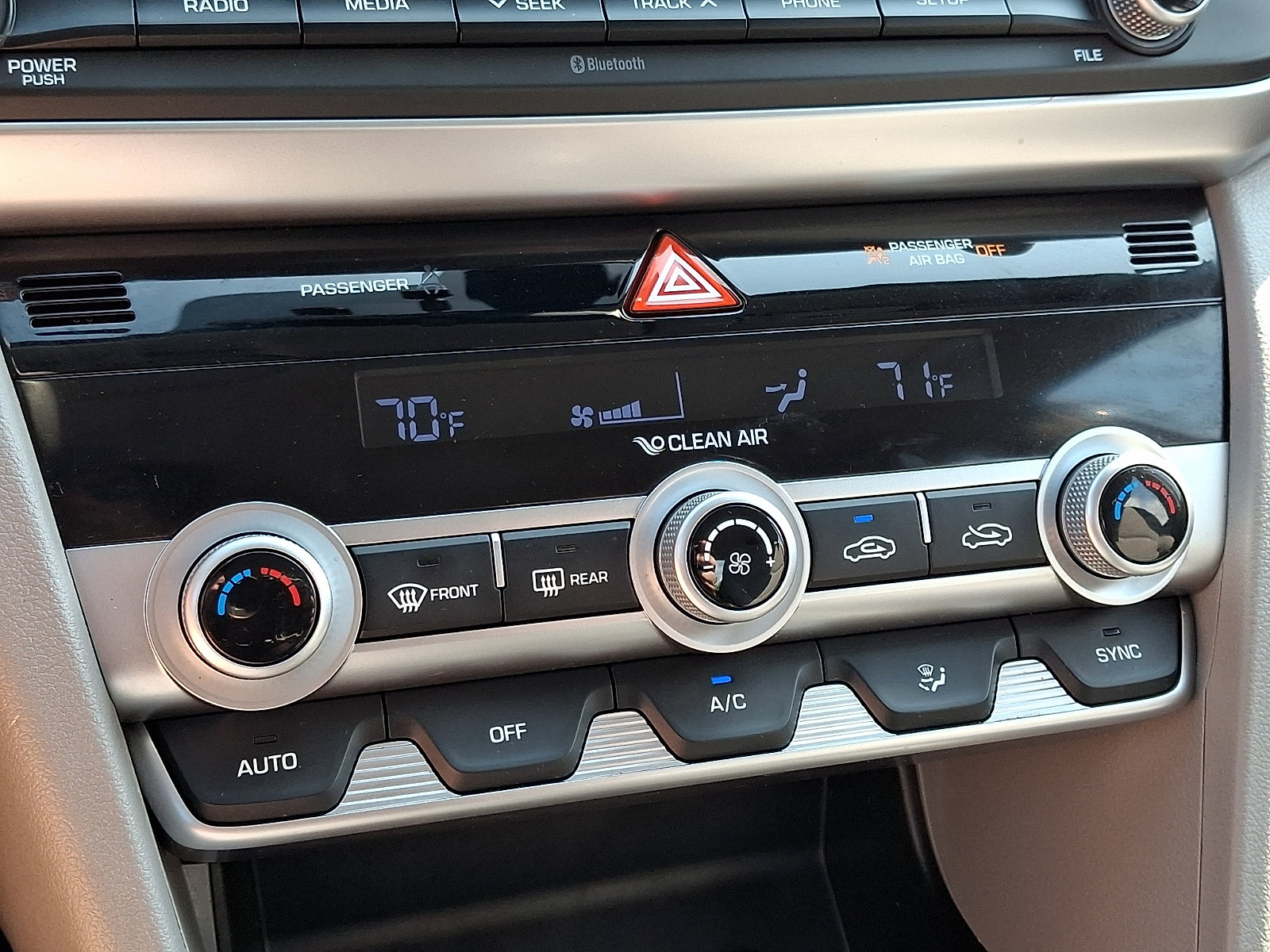 Used 2020 Hyundai Elantra SE FWD image 15