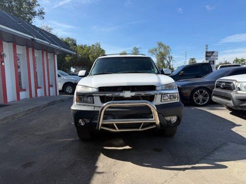 Used 2003 Chevrolet Avalanche 2WD image 2