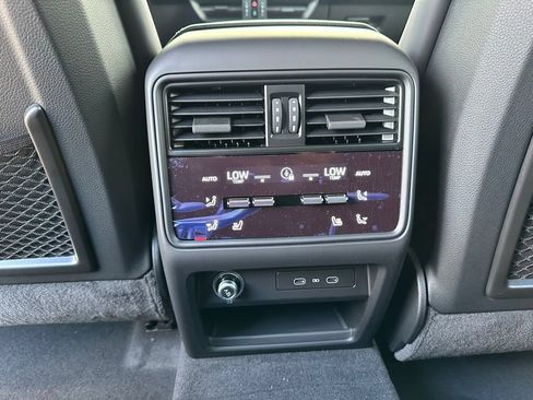 Certified 2026 Porsche Cayenne AWD/4WD image 36