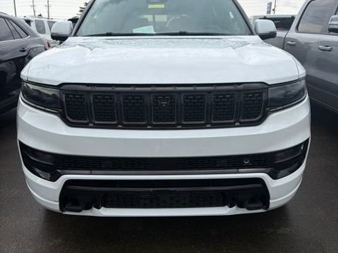 Used 2022 Jeep Grand Wagoneer Series II AWD/4WD image 3