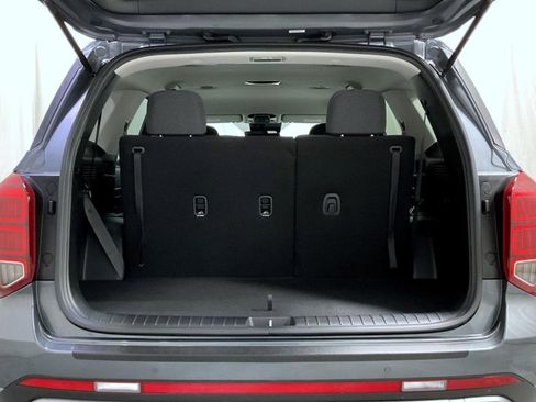 Certified 2025 Hyundai Palisade SE image 9