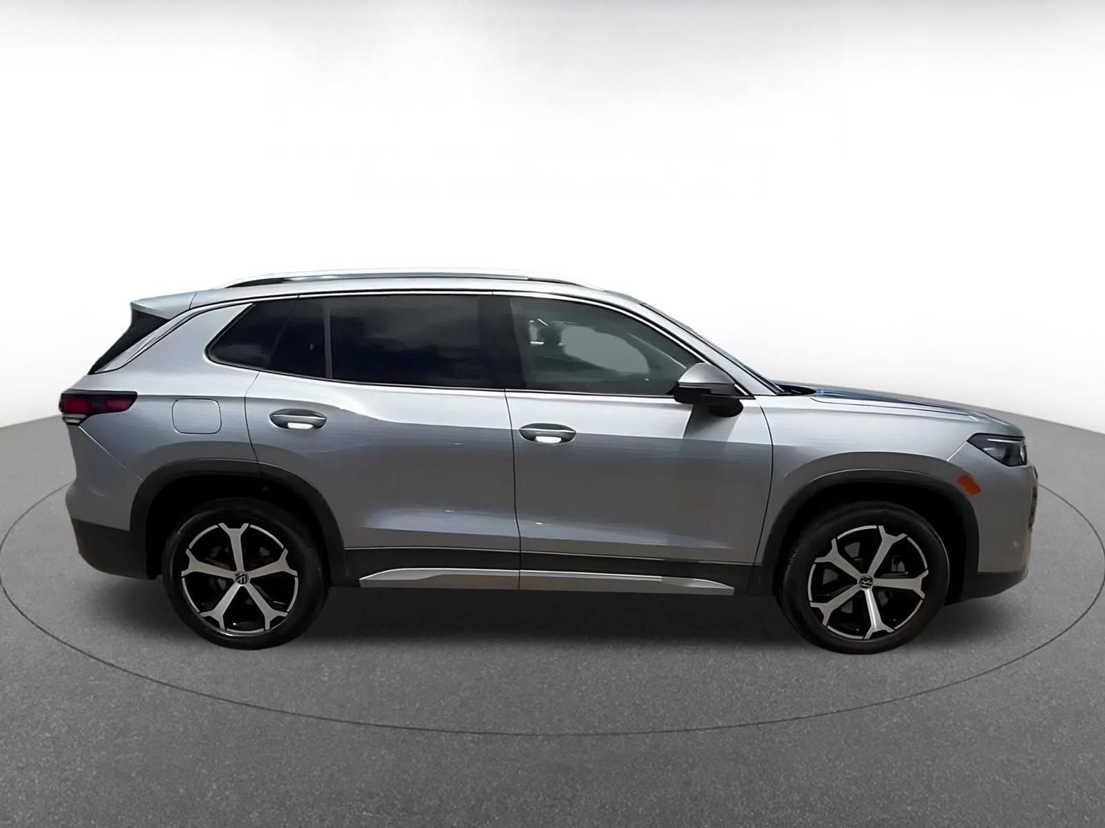 Used 2026 Volkswagen Tiguan SE AWD/4WD image 15