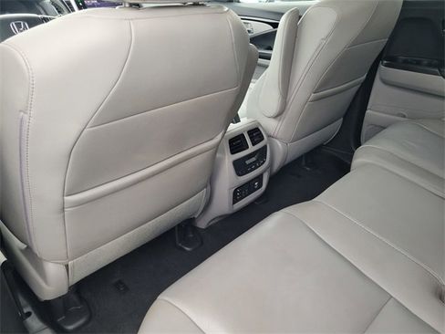 Used 2016 Honda Pilot Touring image 14