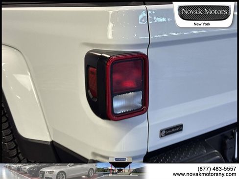 Used 2022 Jeep Gladiator Sport image 5