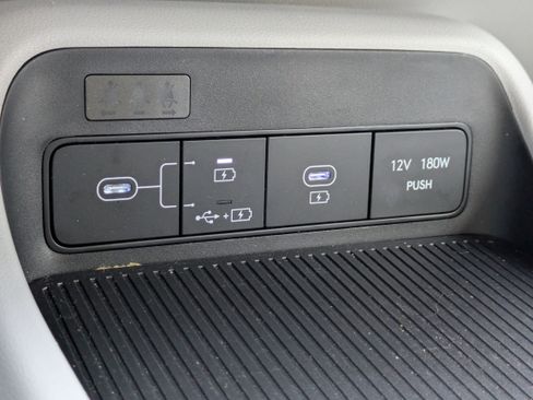 Certified 2025 Hyundai Kona SE image 23