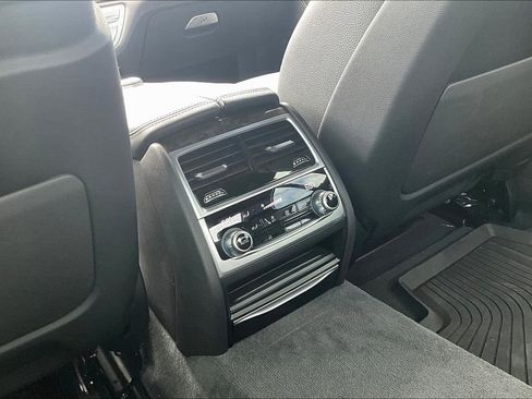 Used 2022 BMW 740i w/ M Sport Package image 30