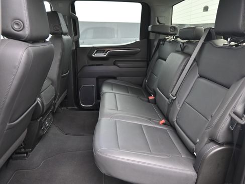 Used 2025 GMC Sierra 1500 SLT image 15