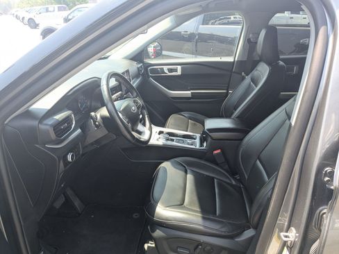 Used 2023 Ford Explorer XLT w/ Equipment Group 202A AWD/4WD image 27