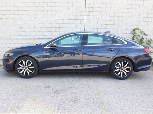 Used 2017 Chevrolet Malibu LT w/ Leather Package image 2