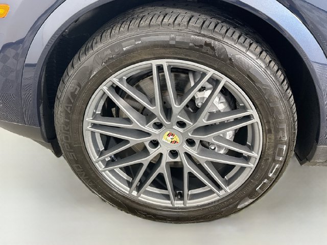 Used 2024 Porsche Cayenne AWD/4WD image 37