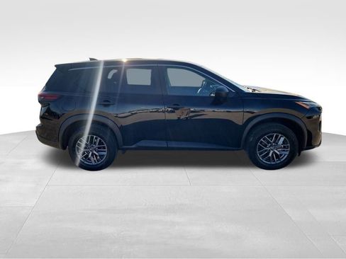 Used 2024 Nissan Rogue S image 9