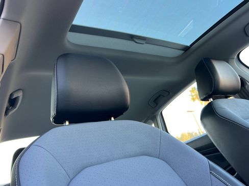 Used 2025 Volkswagen Jetta SE w/ Sunroof Package FWD image 16