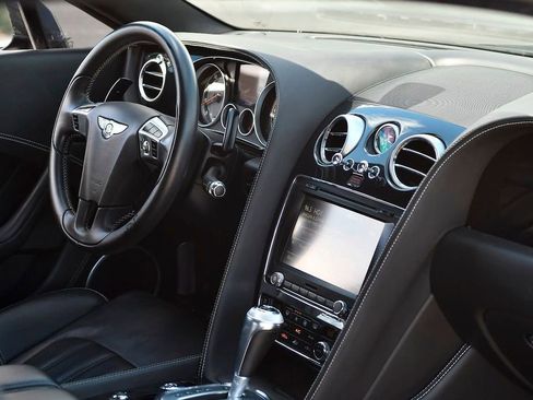 Used 2015 Bentley Continental GT image 33