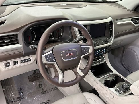 Used 2021 GMC Acadia SLT w/ Technology Package FWD image 4