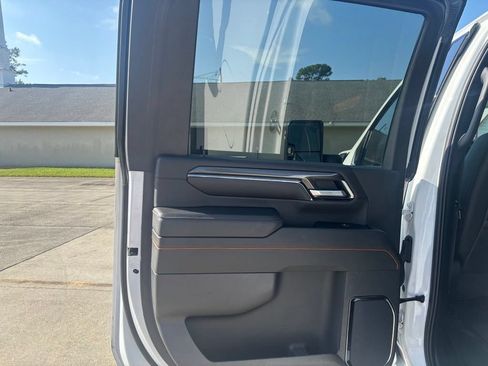 Used 2024 GMC Sierra 2500 AT4 w/ AT4 Premium Plus Package AWD/4WD image 14