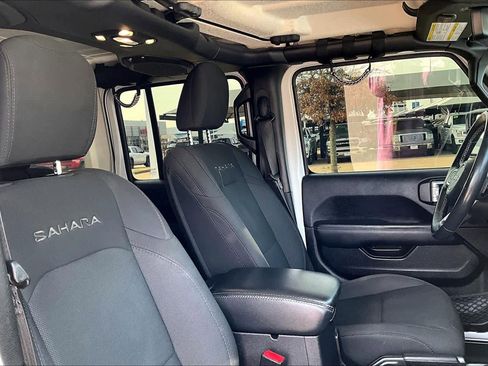 Used 2019 Jeep Wrangler Unlimited Sahara w/ Uconnect 4C Nav & Sound Group image 8