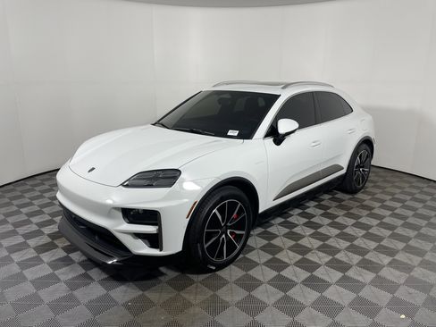 Certified 2025 Porsche Macan Turbo Electric AWD/4WD image 11
