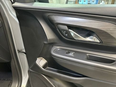 Used 2024 GMC Terrain SLT image 38