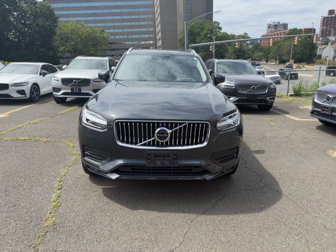 Certified 2022 Volvo XC90 T6 Momentum w/ Advanced Package image 2