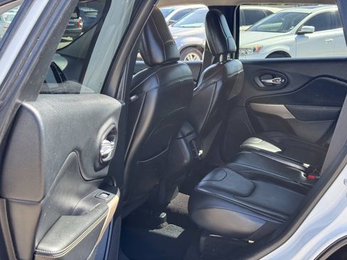Used 2017 Jeep Cherokee Limited FWD image 14