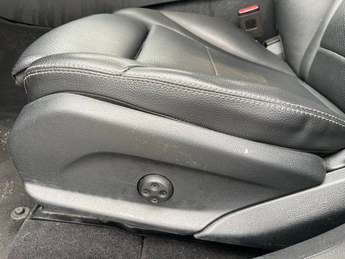 Used 2022 Mercedes-Benz GLC 300 w/ Premium Package Lite image 11