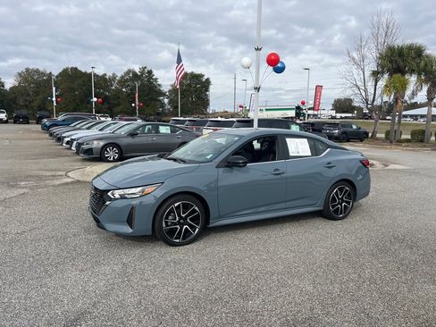 Used 2024 Nissan Sentra SR w/ SR Premium Package image 3