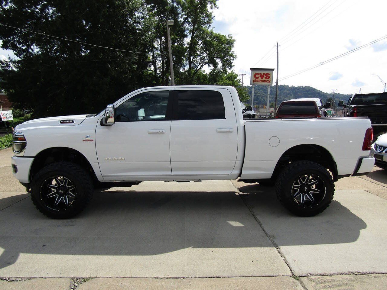 Used 2026 RAM 2500 Laramie AWD/4WD image 4