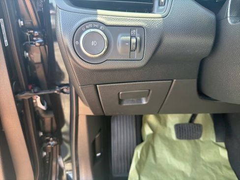 Used 2019 Buick Envision Essence FWD image 23