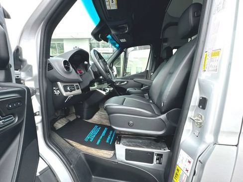 Used 2022 Mercedes-Benz Sprinter 2500 image 10