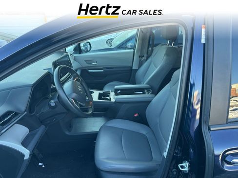 Used 2024 Toyota Sienna XLE image 6