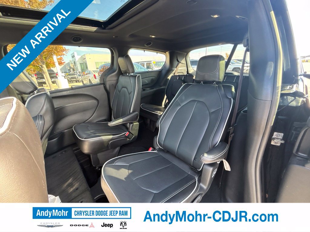 Used 2024 Chrysler Pacifica Limited w/ S Appearance Package FWD image 13