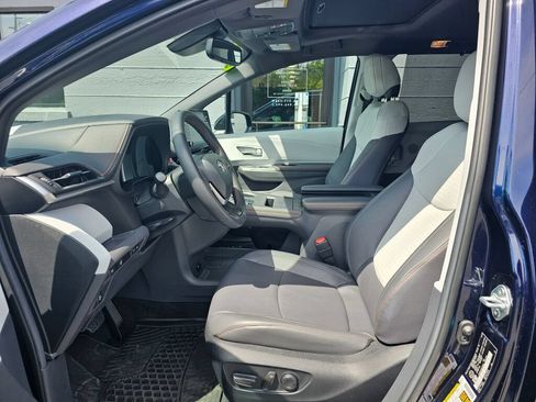Used 2024 Toyota Sienna XSE FWD image 23
