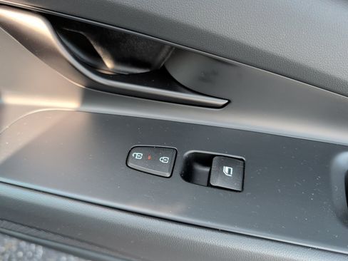 Used 2025 Hyundai Elantra SEL FWD image 31