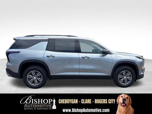 Used 2025 Chevrolet Traverse LT w/ Driver Confidence Package AWD/4WD image 13
