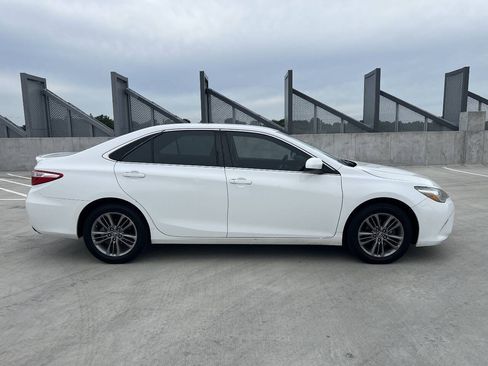 Used 2017 Toyota Camry SE FWD image 5