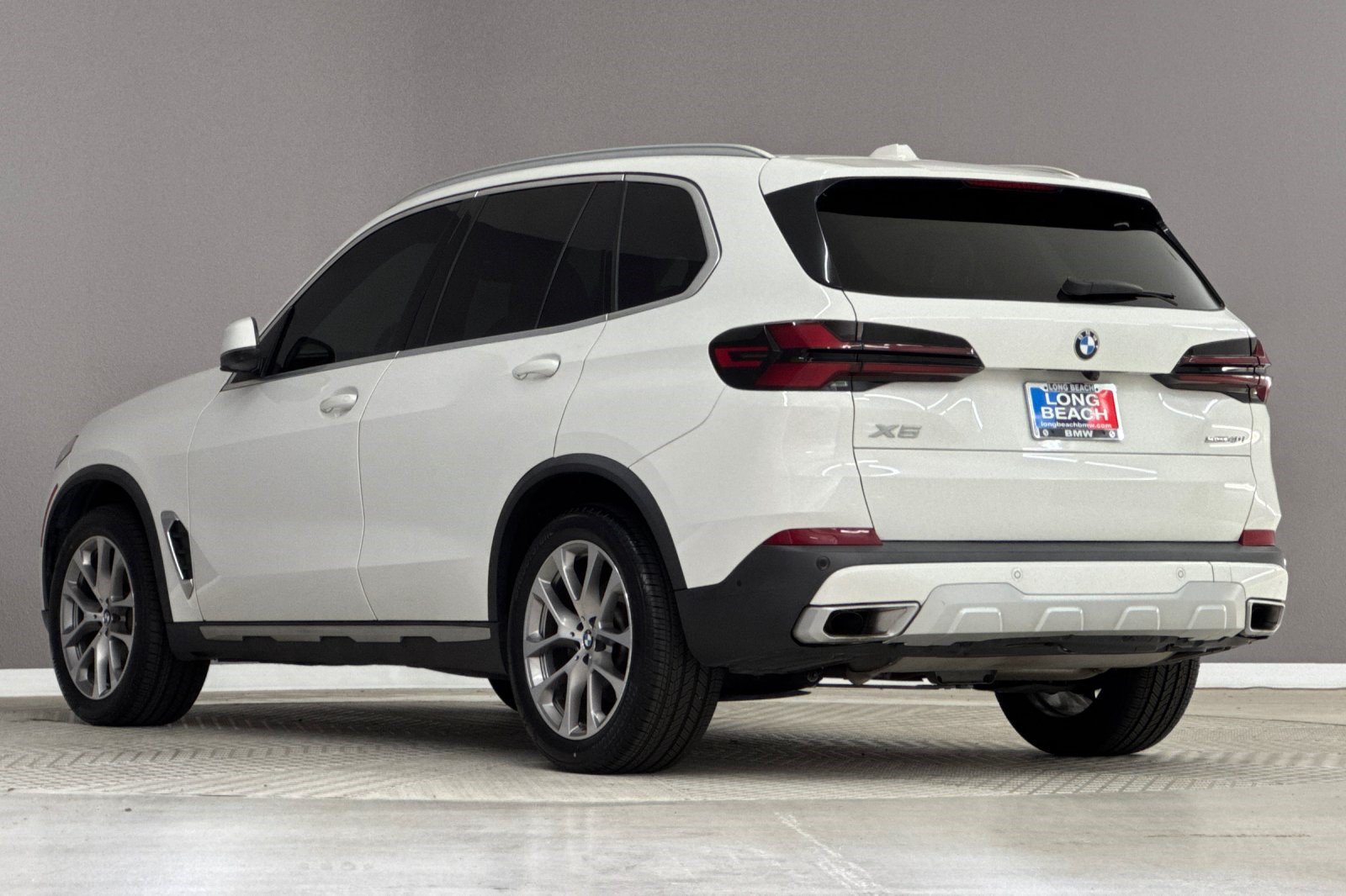 Certified 2024 BMW X5 sDrive40i w/ Parking Assistance Package RWD image 3