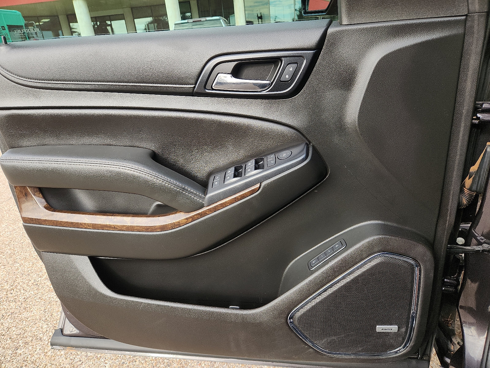 Used 2018 Chevrolet Suburban LT RWD image 17