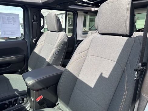 Certified 2025 Jeep Wrangler Unlimited Sahara w/ Safety Group image 16