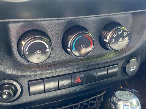 Used 2014 Jeep Wrangler Unlimited Sport w/ Quick Order Package 24S AWD/4WD image 24