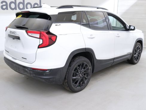 Used 2023 GMC Terrain SLT w/ Elevation Edition image 9